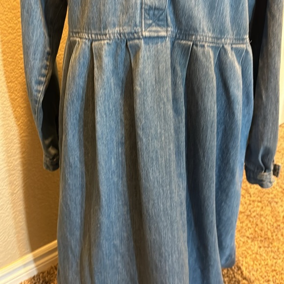 Women’s denim dress, long sleeve, 2 pockets, button up to waist, size 12 - Picture 11 of 12